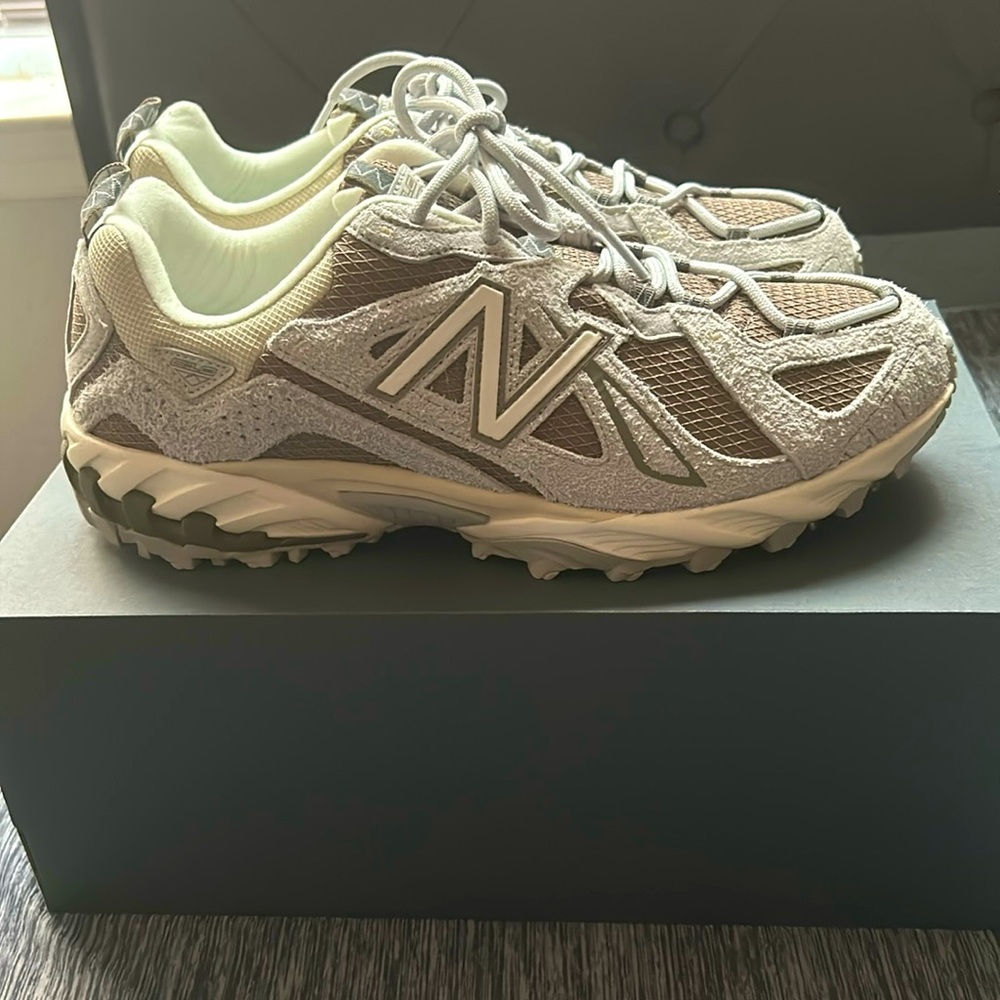 New Balance 610
